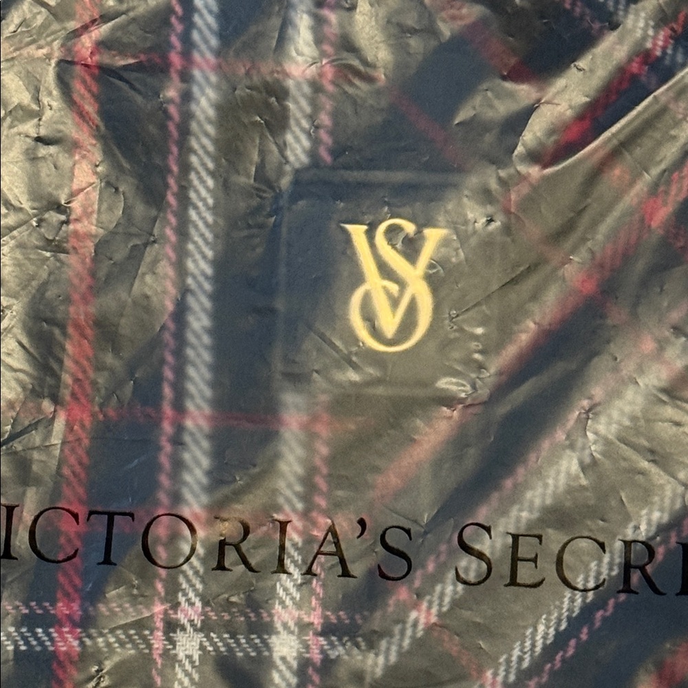 Victoria’s Secret Black & Red Plaid Tote Bag 13.75" x 22.83" x 7.375" Zip Top - Picture 10 of 12